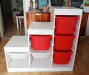 Móvel IKEA com caixas