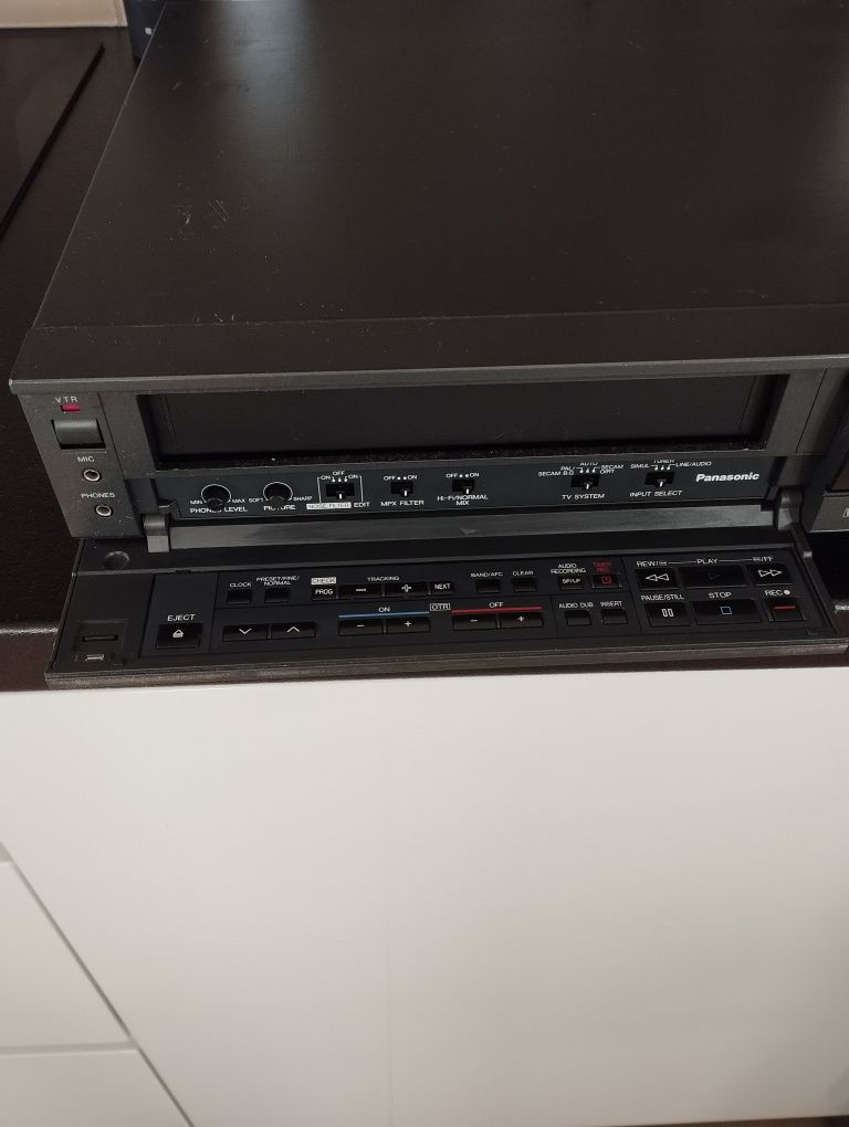 Magnetowid Panasonic VHS NV-F65EE