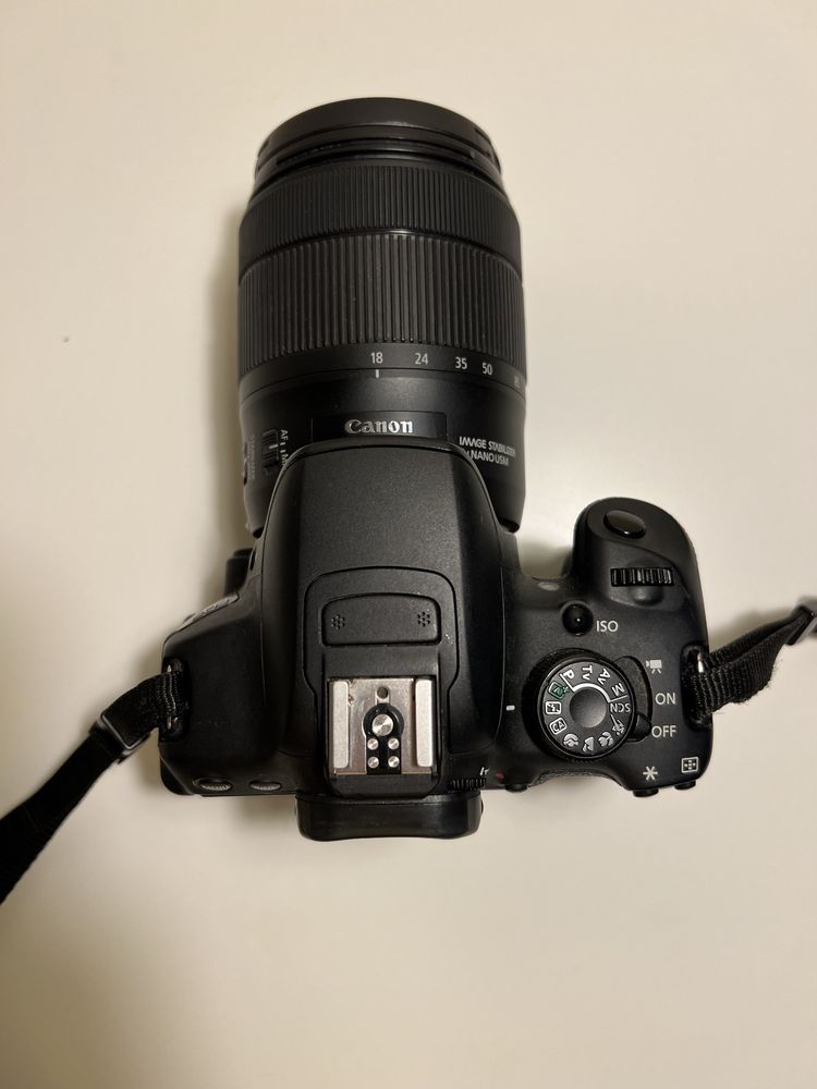 CANON 700D com lente 18-135mm