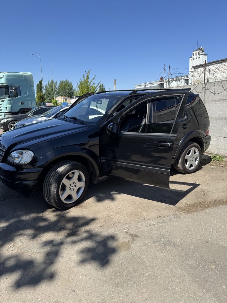 Автомобіль Mersedes