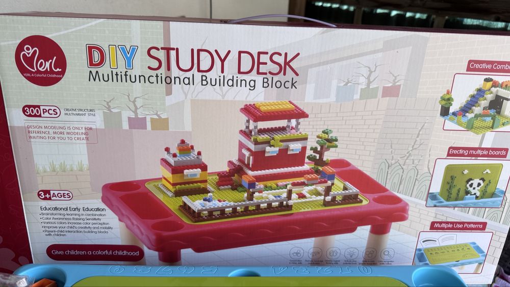 Stolik edukacyjny plus klocki 300 sztuk kompatybilny Lego