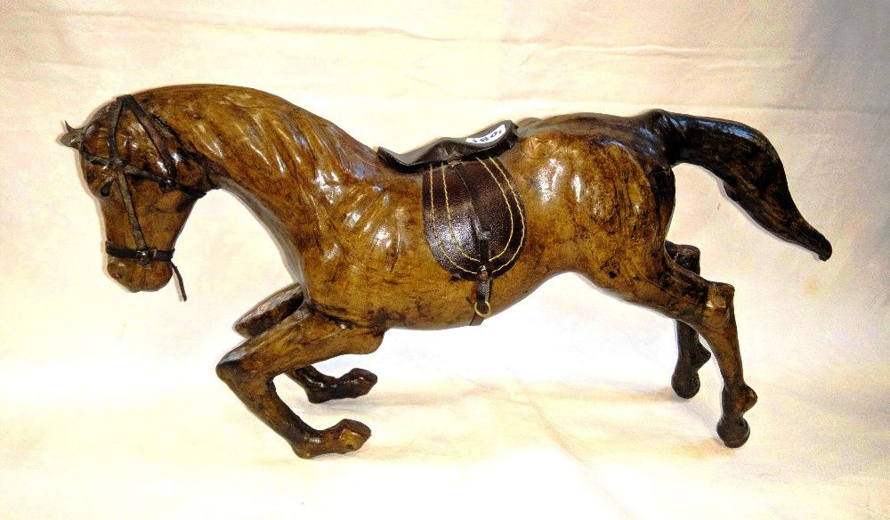 Escultura Cavalo Couro