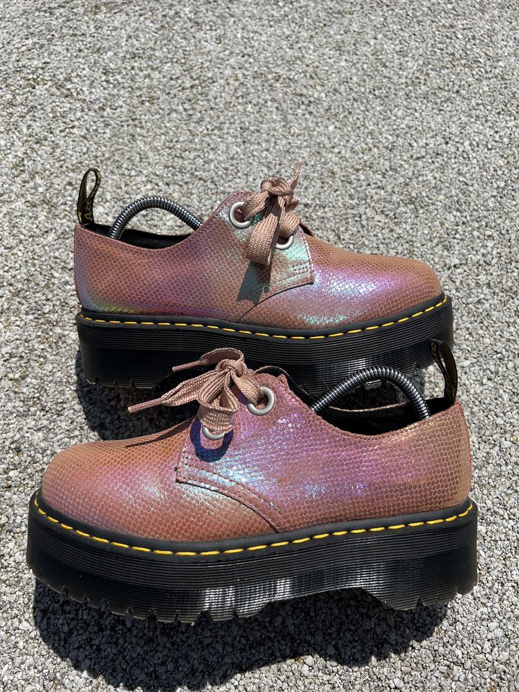 Dr. Martens Holly Pin Platform Oxford High chunky alternative platform