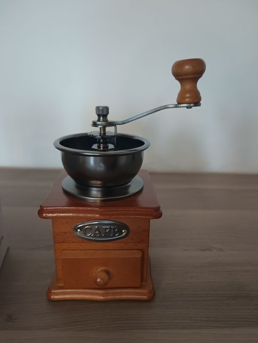 Młynek do mielenia kawy, ziół, pieprzu, ręczny, retro, prezent
