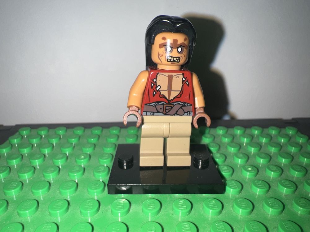 Minifigurka Lego - Yeoman zombie - poc027