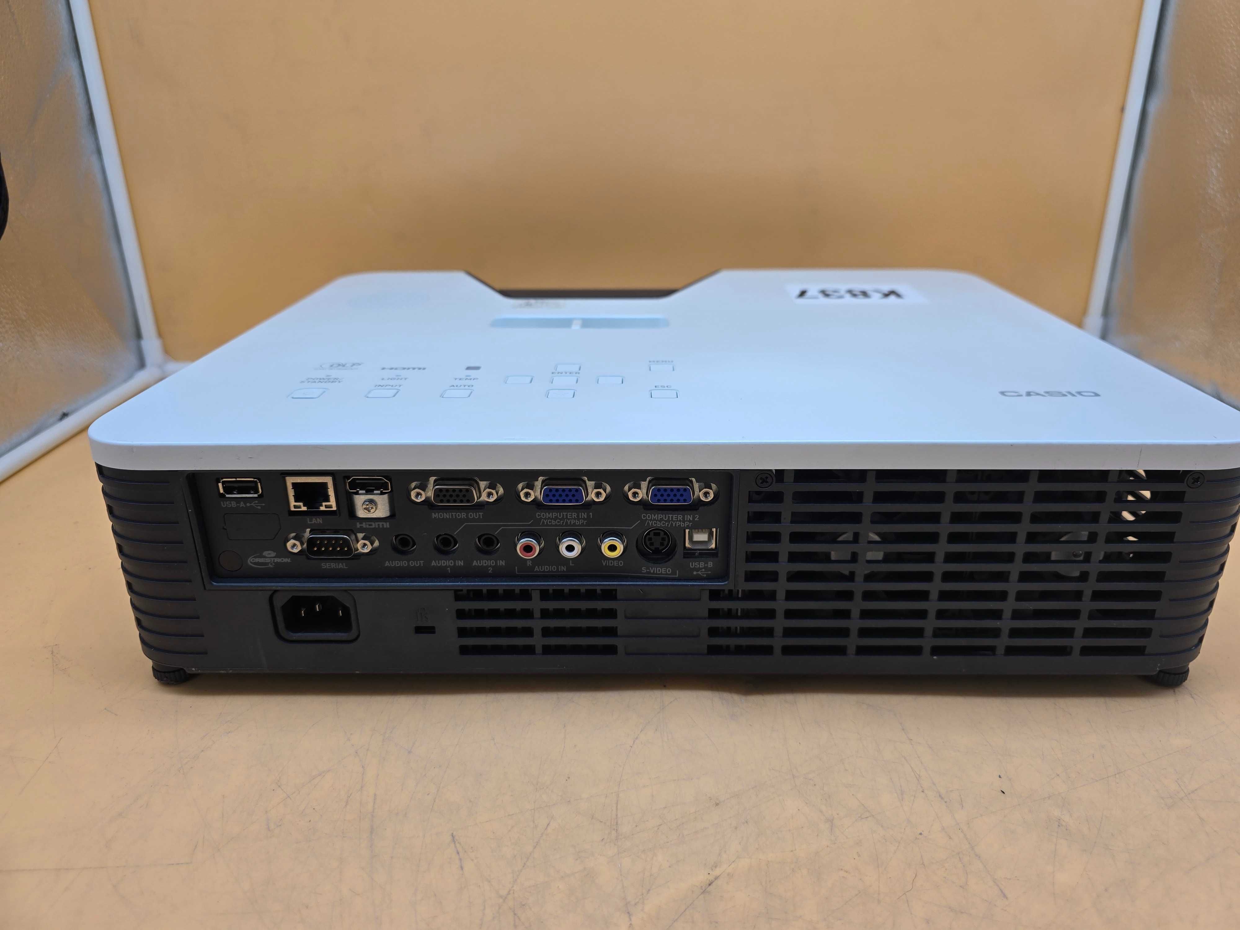 Projektor LED Casio XJ-ST155 jasność 3000ANSI HDMI krótkoogniskowy