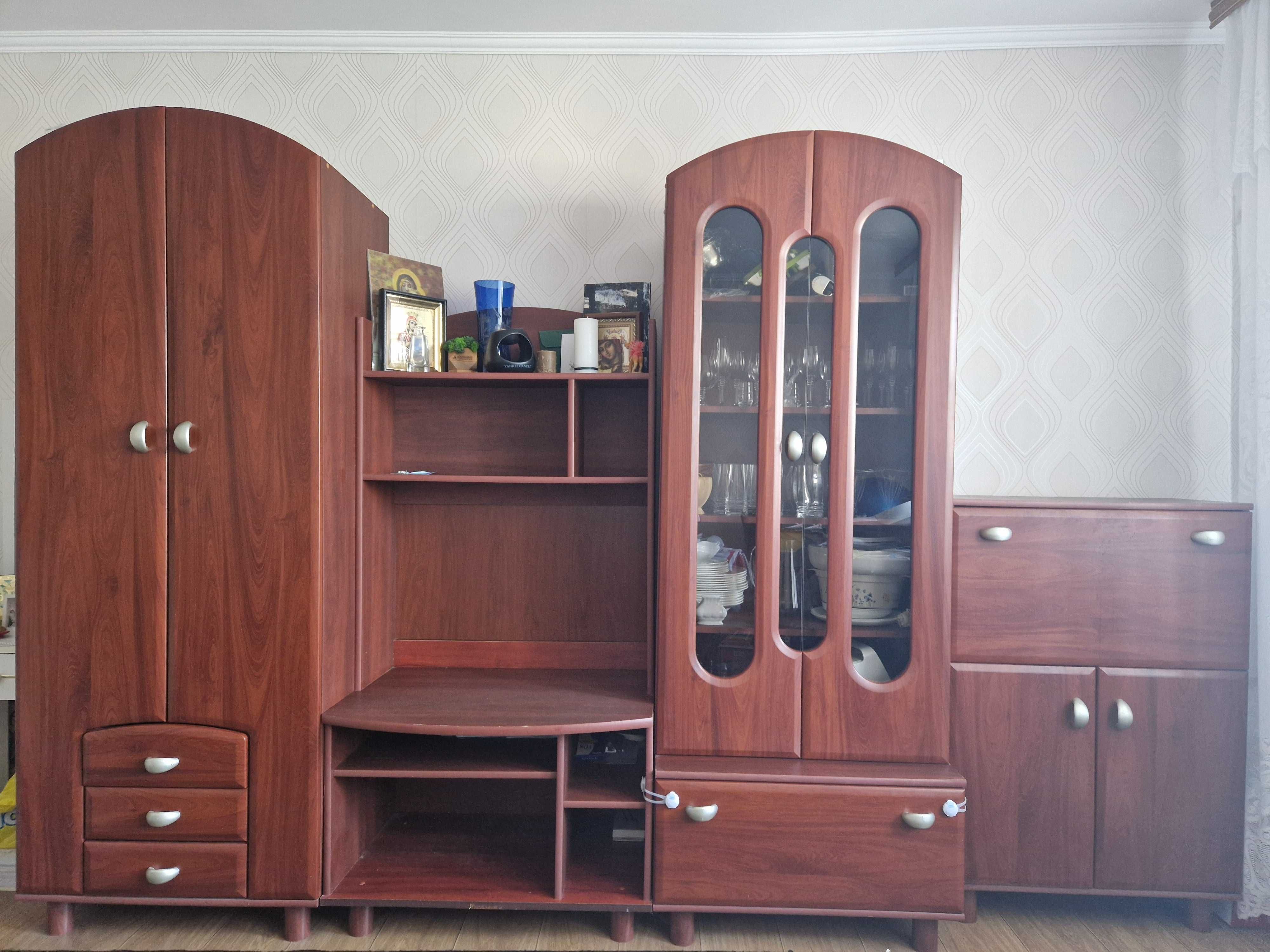 Шафа, сервант, стінка в зал, вітальню