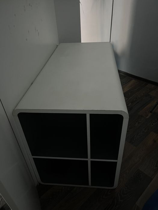 Продам стіл та стійку Reception