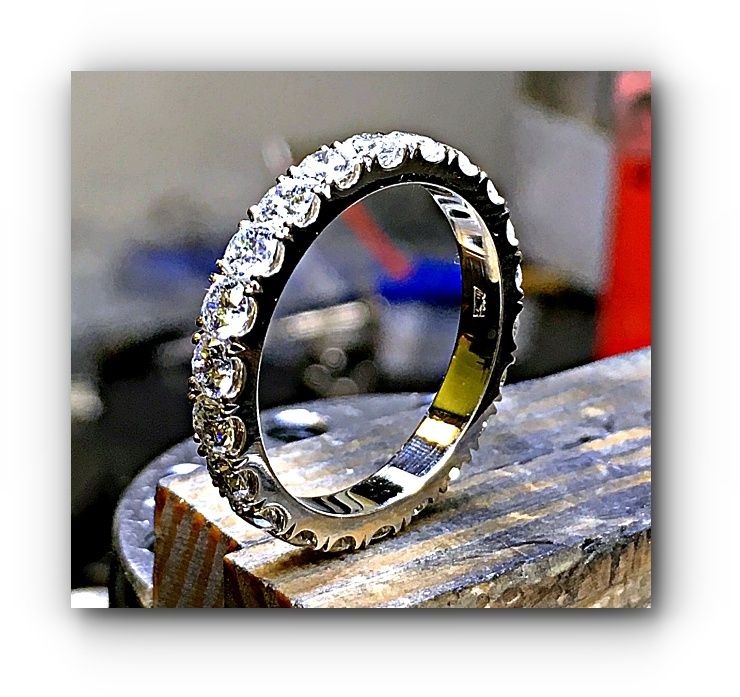 EKSKLUZYWNA obrączka rząd brylantów szerokość 2.7mm 1.8ct białe złoto