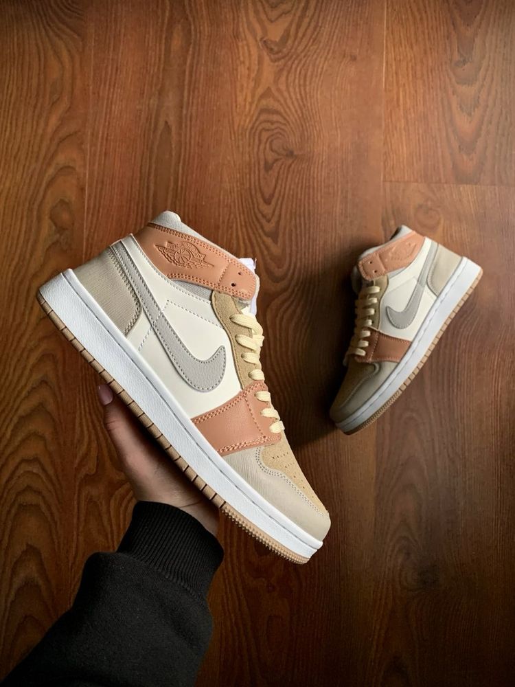 Кросівки Жіночі Nike Air Jordan Retro 1 Beige & White