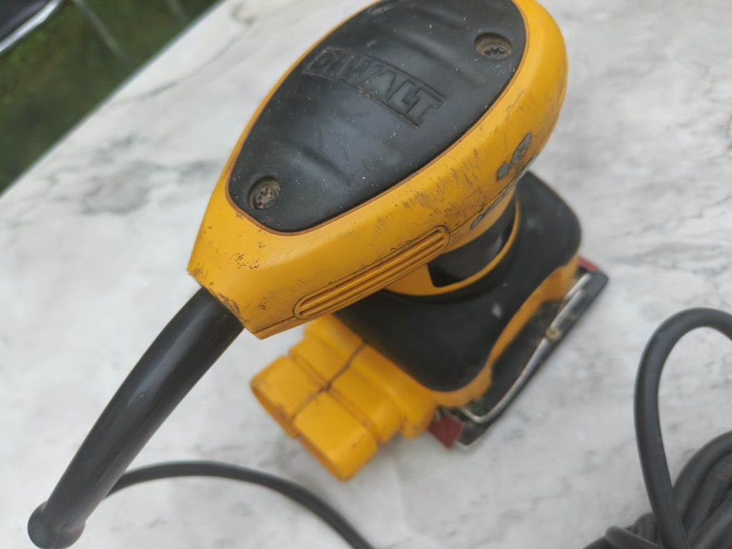 Szlifierka oscylacyjna DeWalt D26441