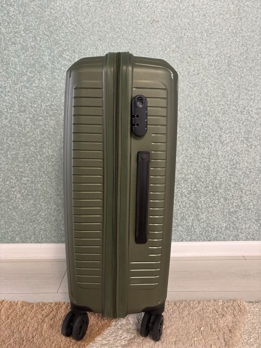 Продаж вализи на колесах розмір М