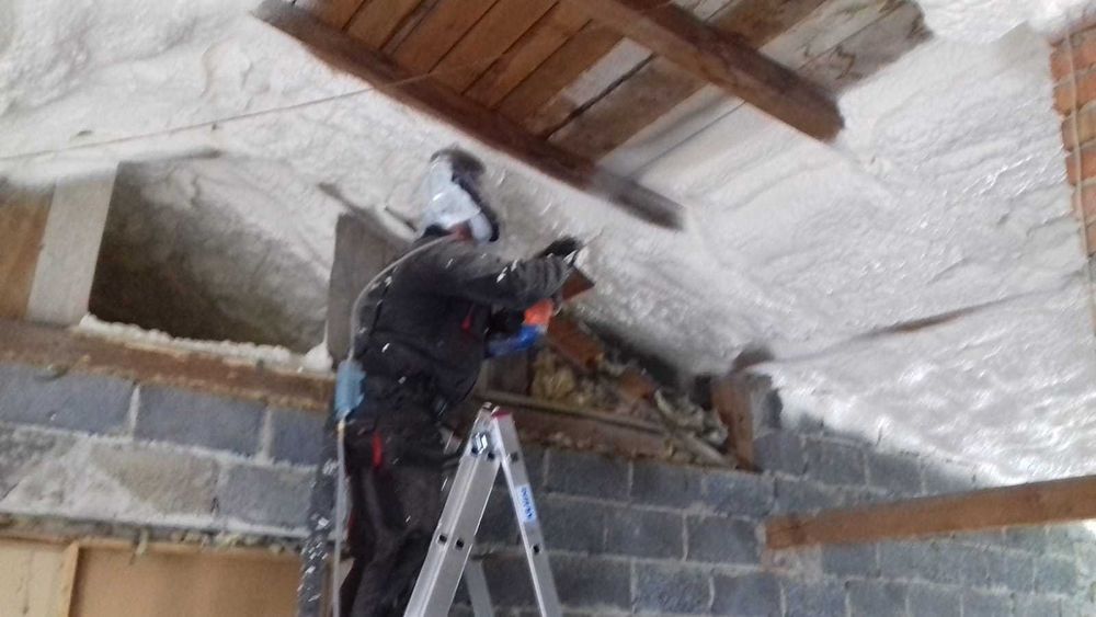 Ocieplanie pianką pur, pianka pur, izolacje pianką, piana pur