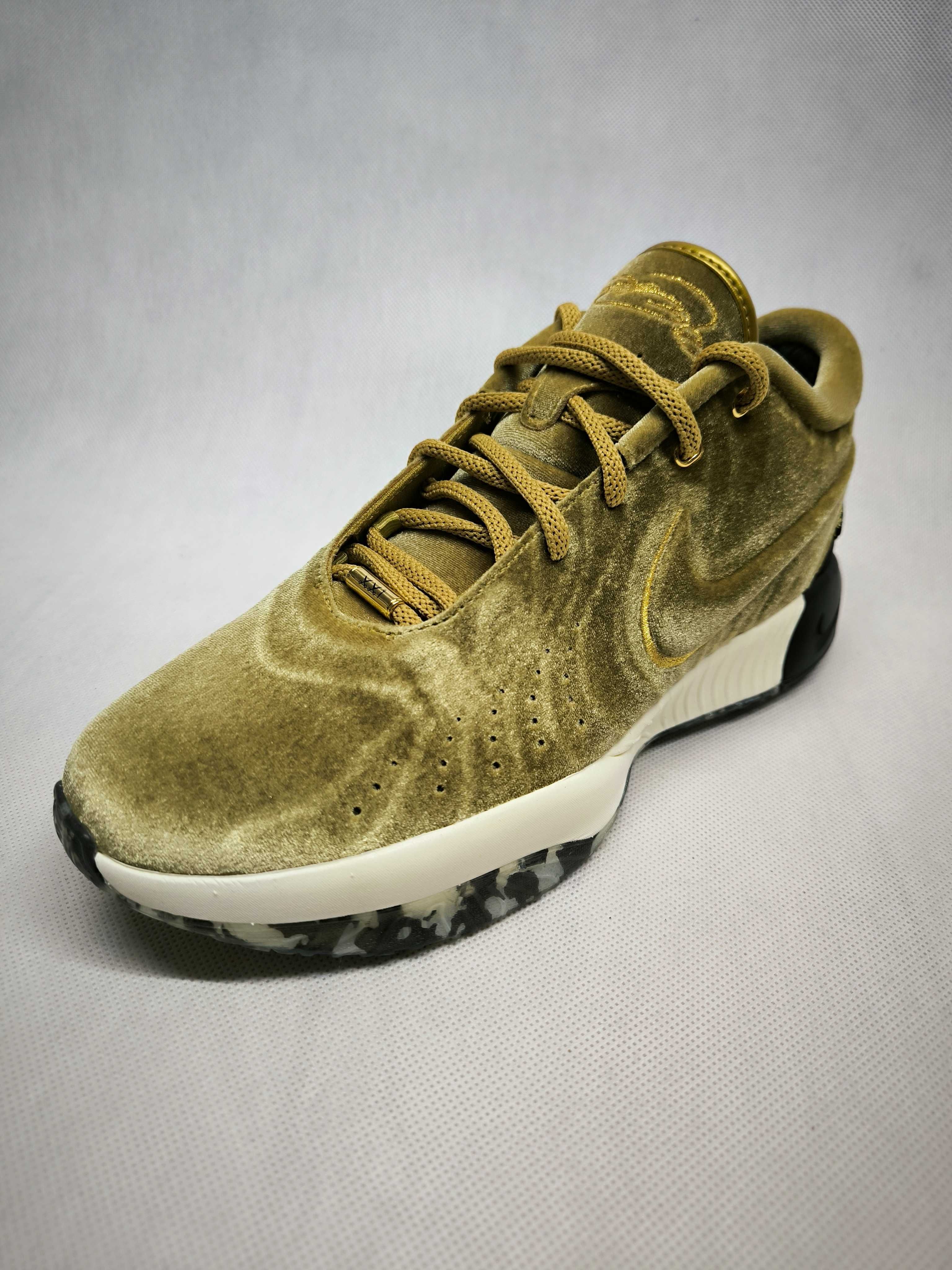 Nike
Sneakersy Lebron XXI Qs FZ7883  700 Brązowy 43