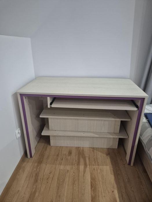 Sprzedam Biurko  z wysuwana półką