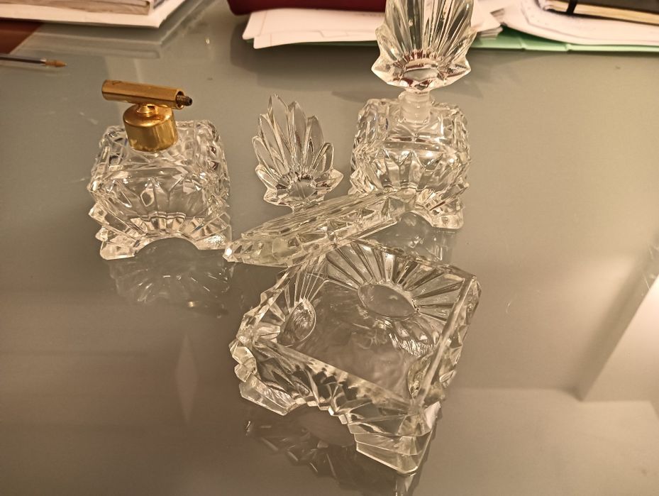 conjunto de 3 frascos de perfume e caixa muito antigos	Vintage*