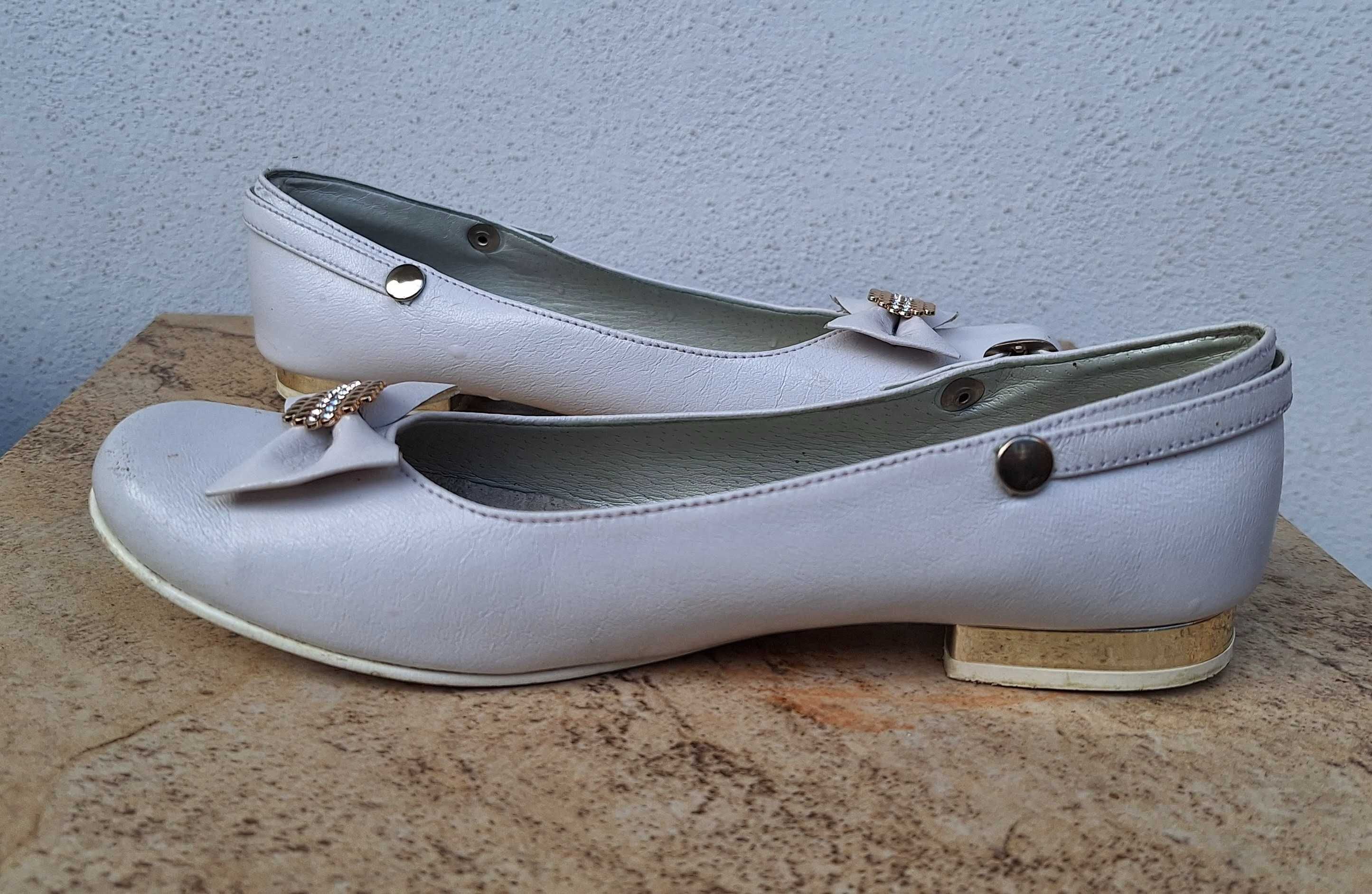 Białe buty komunijne eleganckie balerinki wizytowe dziewczęce rozm. 35