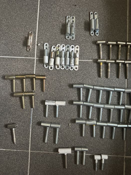 Zawiasy mocowania drzwi nowe i używane komplet