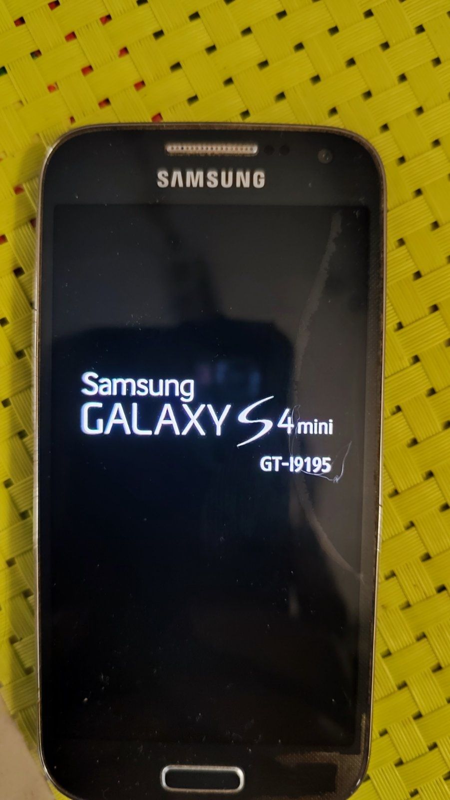 смартфон Samsung Galaxy S4mini GT-i9195