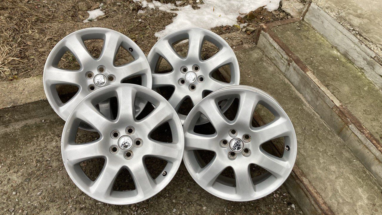 Комплект оригінальних  дисків R17 для Toyota