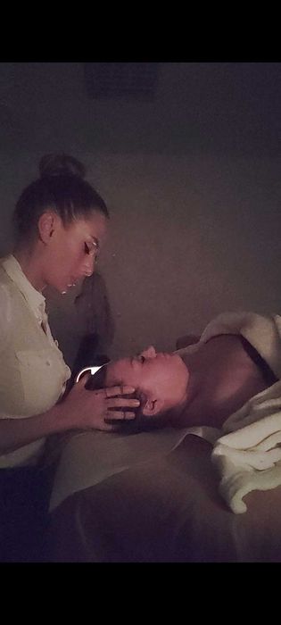 Zamień napięcie w głębokie ukojenie- Odkryj magię masażu głowy