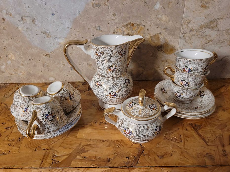 Serviço de café usado mas muito elegante