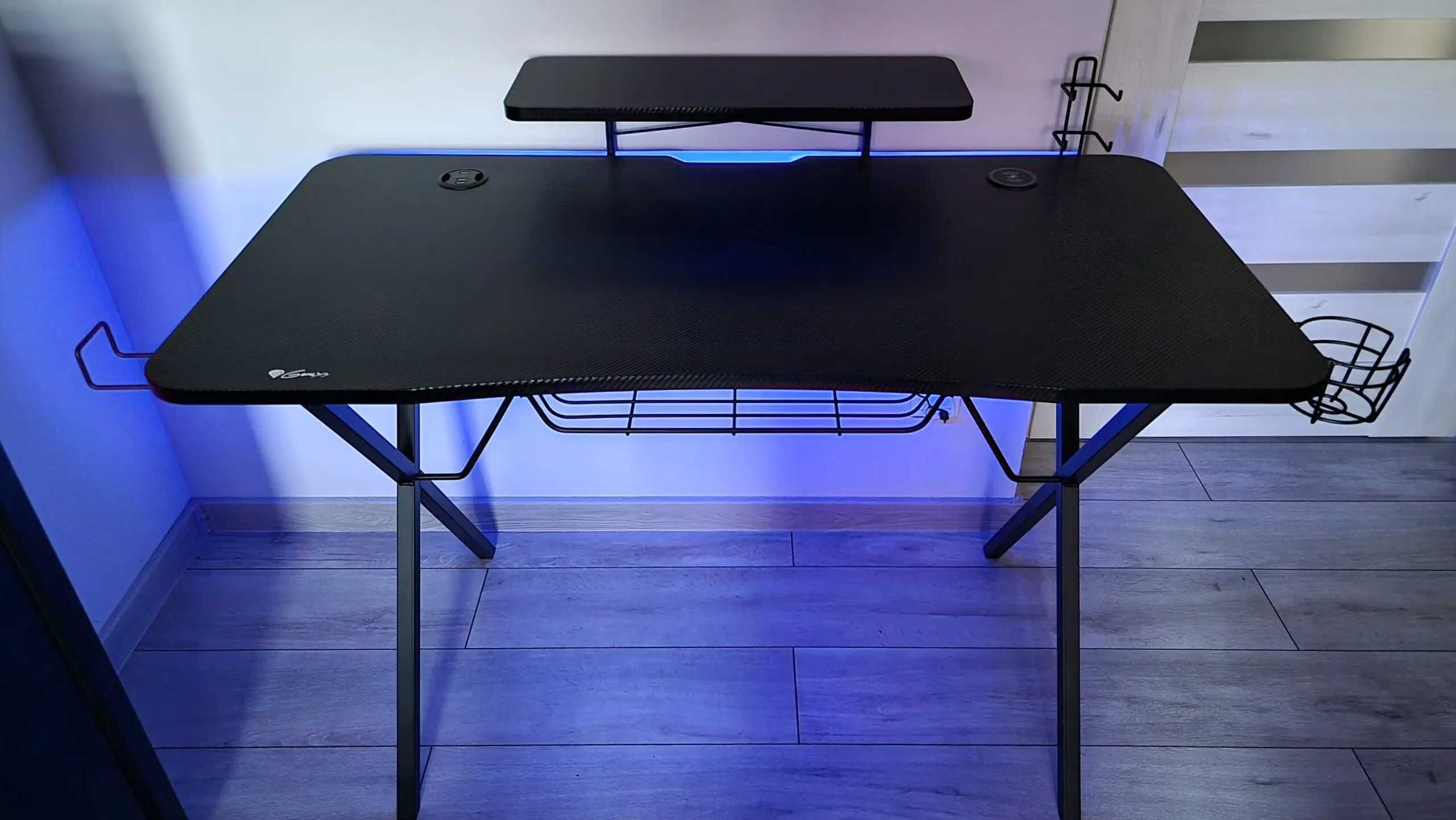 Компютерний стіл Genesis Holm 300 RGB Геймерский компьютерный стол