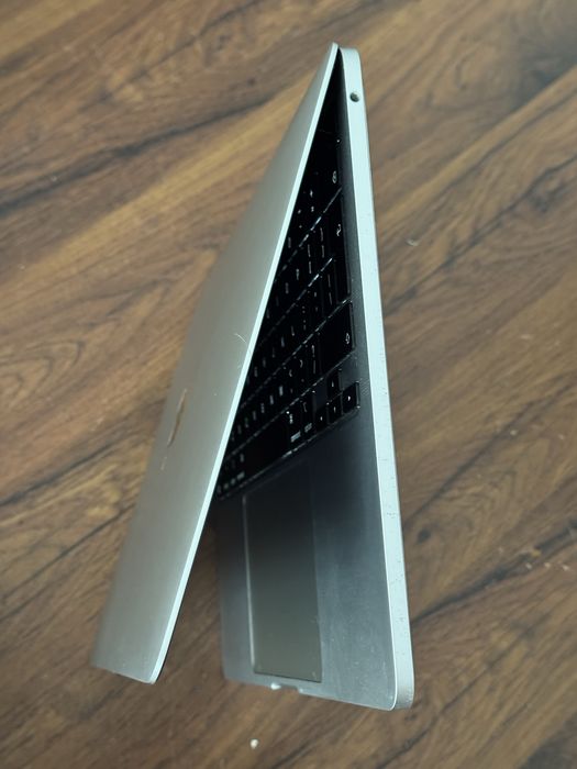 MacBook Pro 2020rok, M1 , Toch bar, uszkodzona matryca