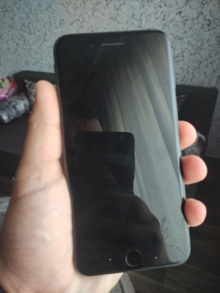 IPhone 8 plush 4/64
