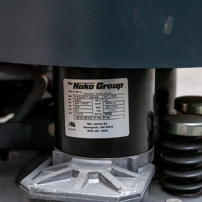 Szorowarka myjka do podłóg maszyna do mycia posadzek HAKO B650/07