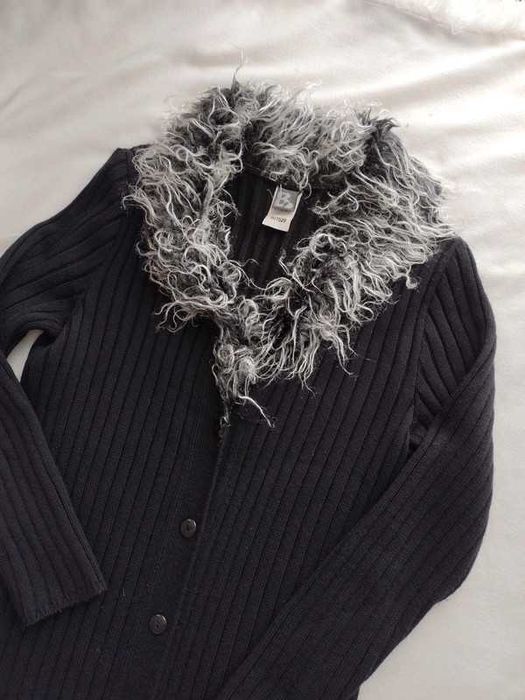 Długi czarny kardigan zapinany, rozmiar 38/40