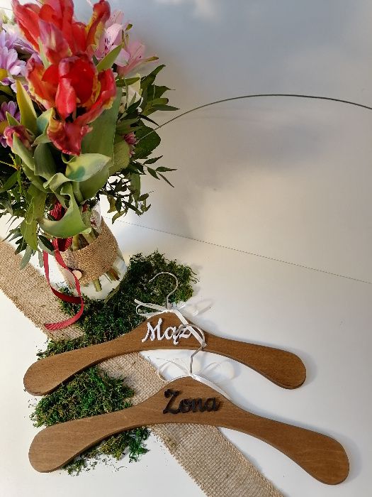 Rustykalne wieszaki ślubne - Żona i Mąż, satynowa wstążka