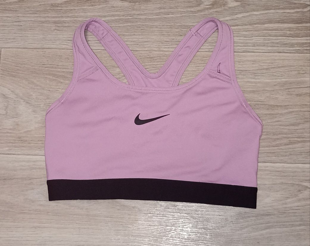 Спортивний топ Nike