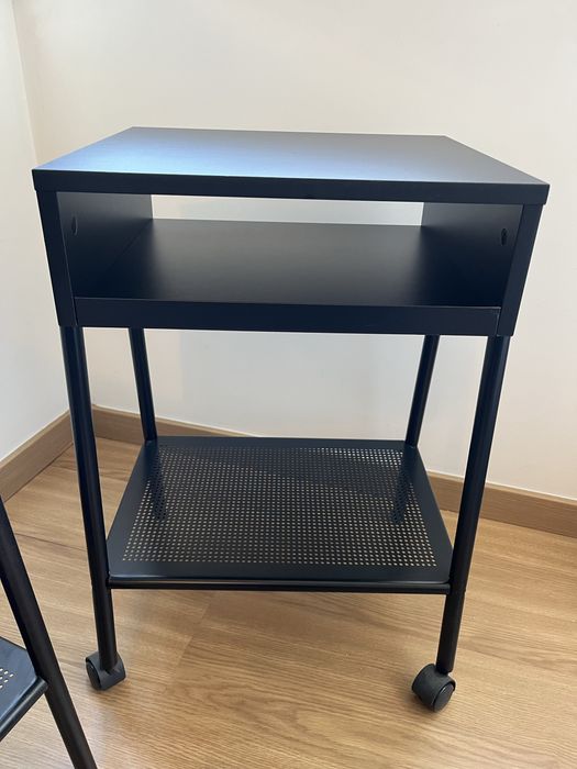 2 mesas de cabeceira IKEA