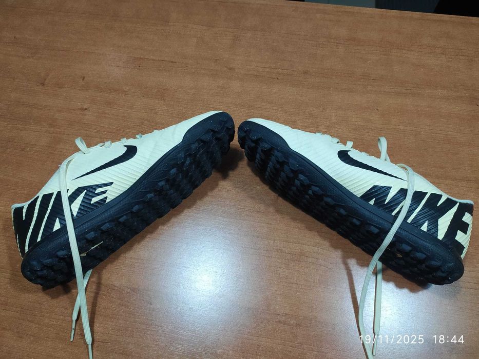 Chuteiras NIKE - 40