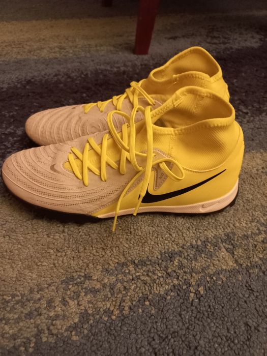 Buty piłkarskie Nike Phantom Luna rozmiar 41 korki
