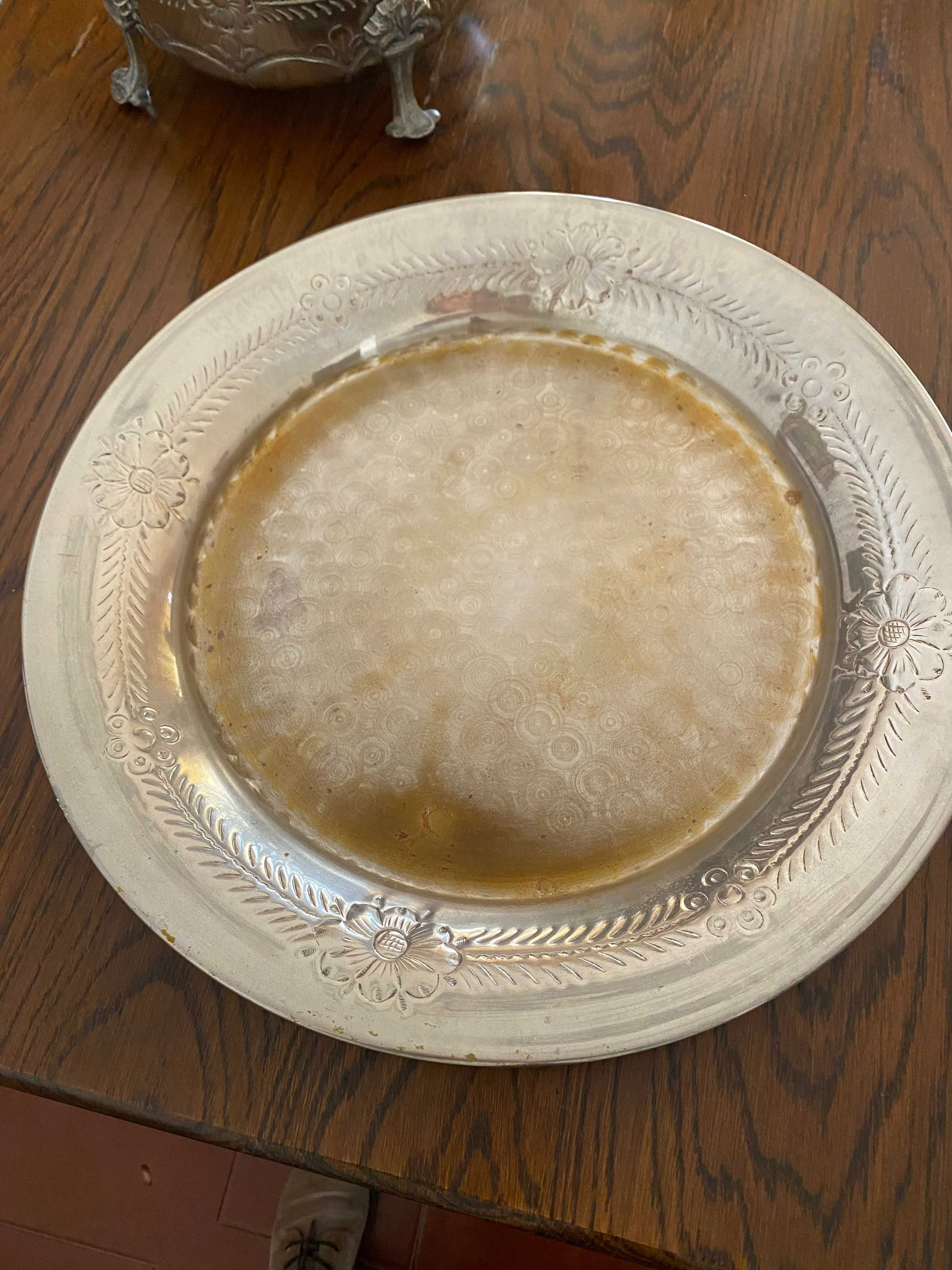 Conjunto antigo de sopeira e bandeja