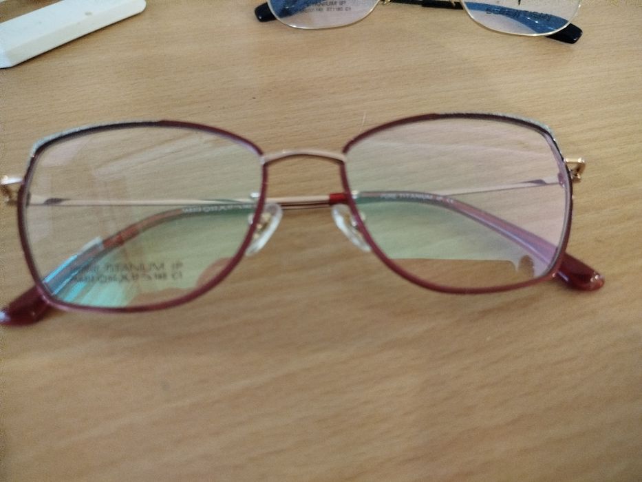 Отрава титанова на окуляри