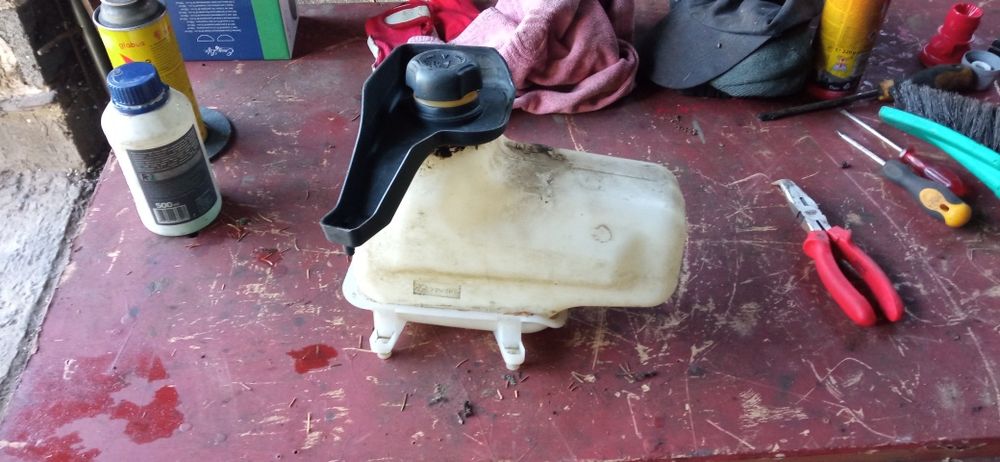 Traktorek kosiarka zbiornik paliwa