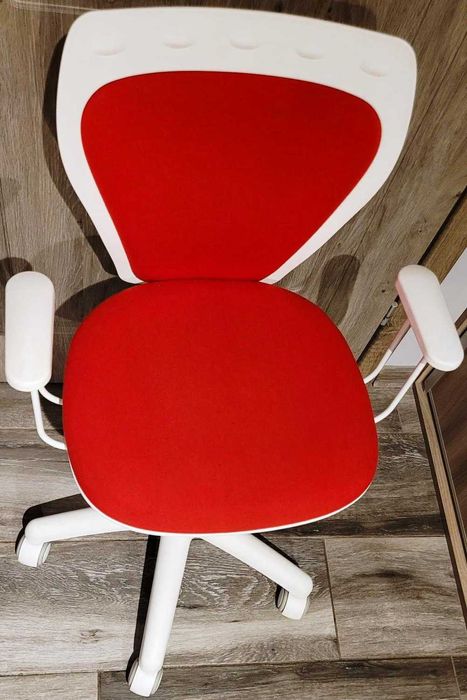 Krzesło obrotowe dla dziecka