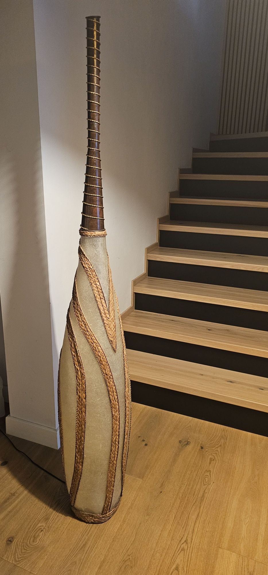 Lampa stojąca do salonu