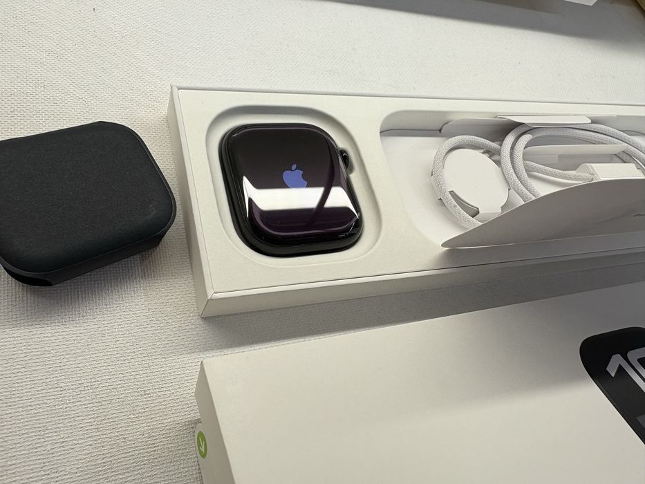Продам часы Apple Watch 10 46mm jet black как новые на гарантии