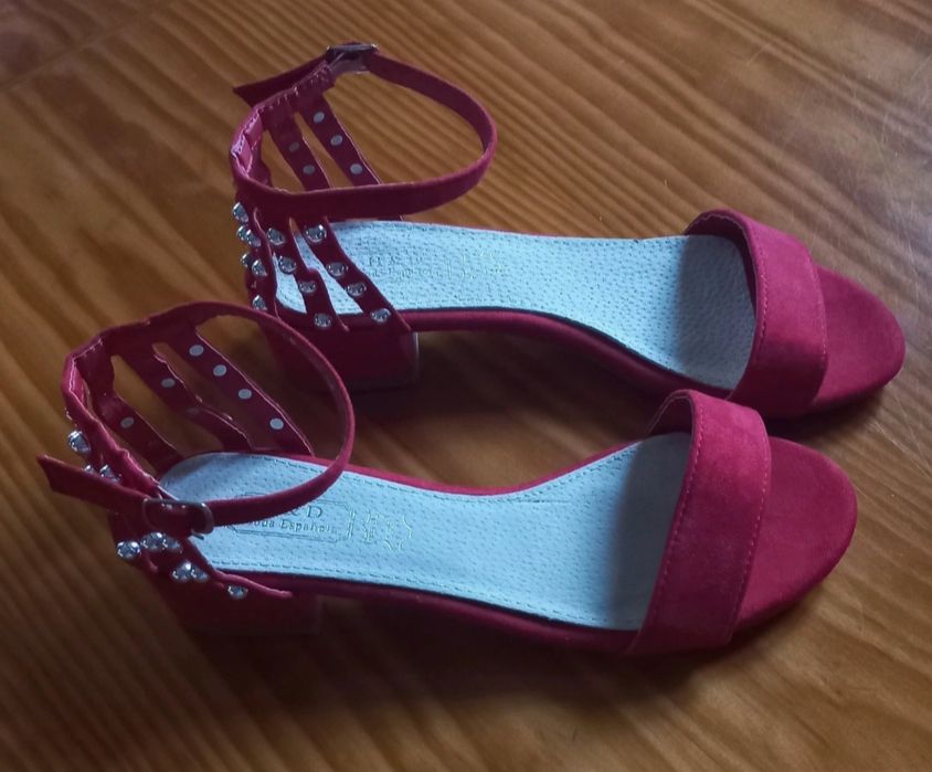 Sandálias vermelhas novas tam.38