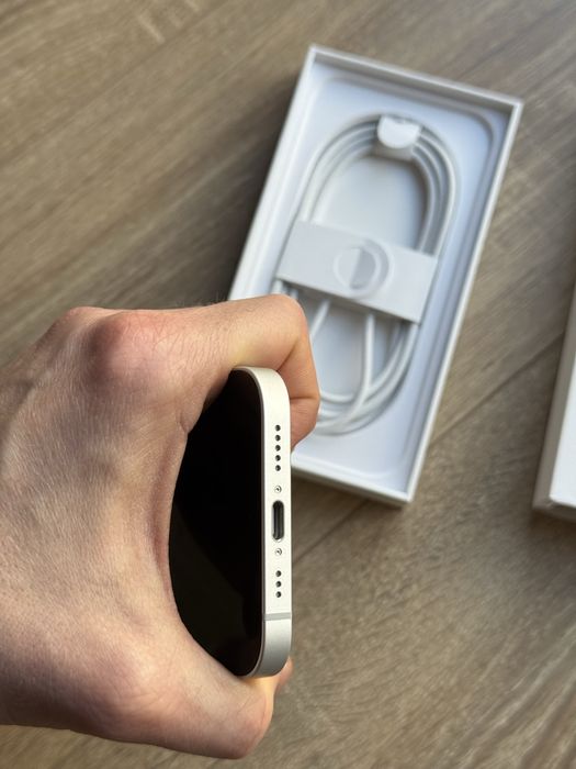 Новий Apple iPhone 16e 128 White Neverlock