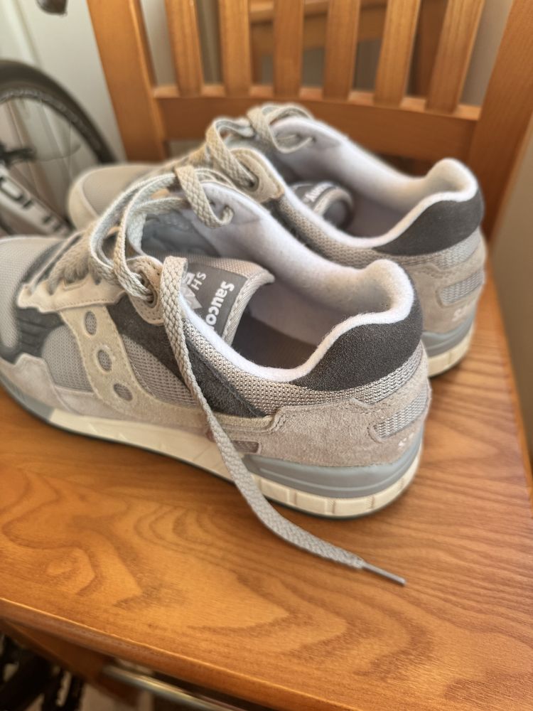 Кросівки saucony shadow 5000 бежеві нові