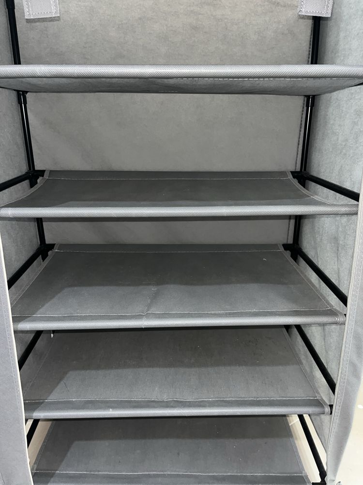 Sapateira cinzenta IKEA