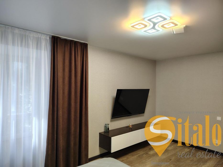 Продам двокімнатну з ремонтом та меблями, космос (020)