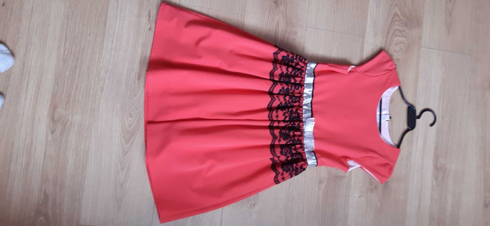 Sukienka dziewczęca r 152