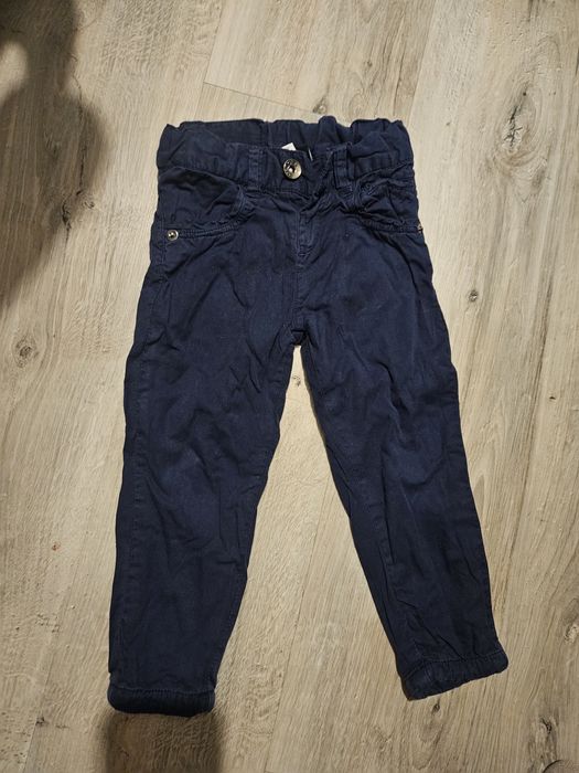 Chłopięce granatowe spodnie.  Rozmiar 98