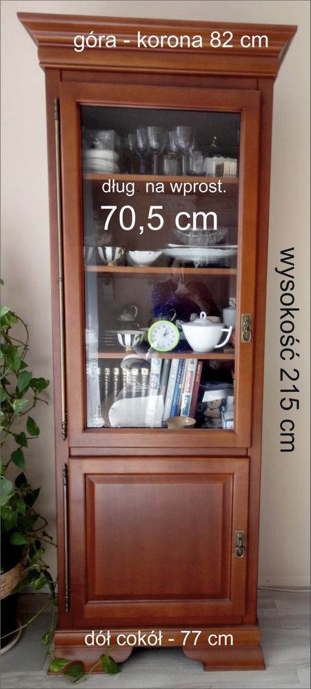 Komplet drewnianych mebli KOMODA+WITRYNKI Z SZAFKAMI